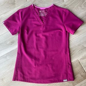 Figs Auburn Tailored V-Neck Scrub Top - Dark Magenta Size XXS